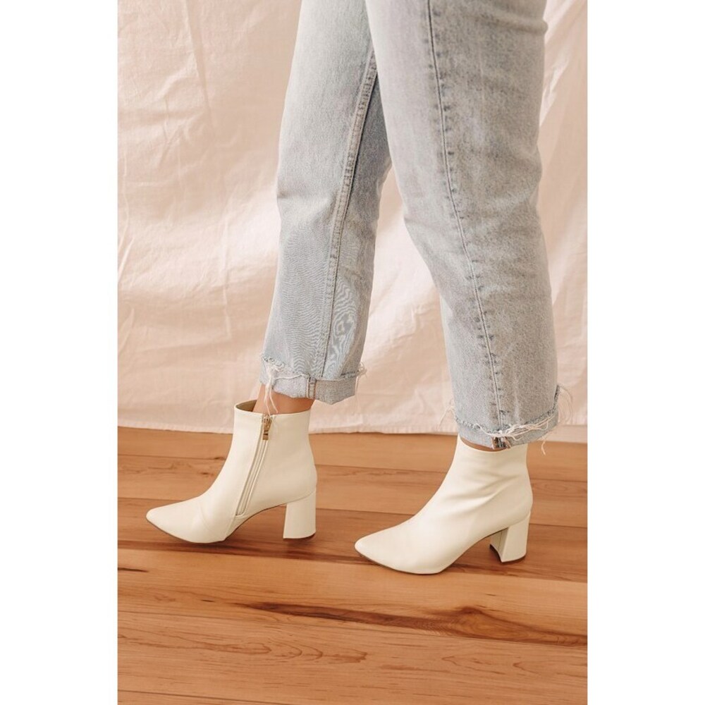 Lulus Sarai Off White Pointed-toe Ankle Booties - Size 7.5